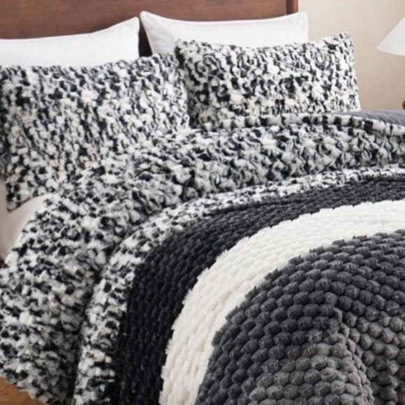 Cozy Beige and White Textured Comforter Set - Picture 6 of 15